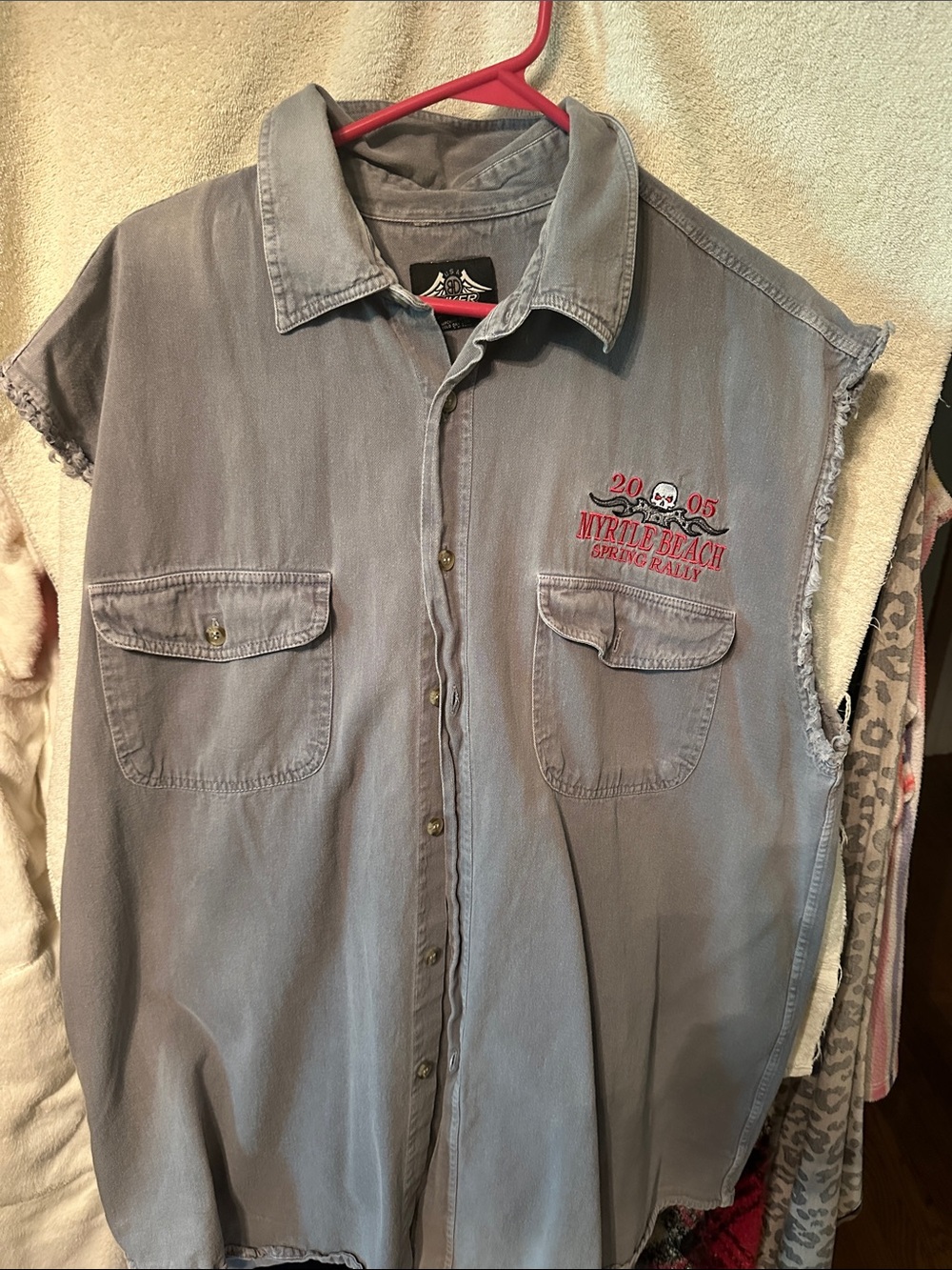 Sleeveless Casual Button-Down Shirt - Light Gray